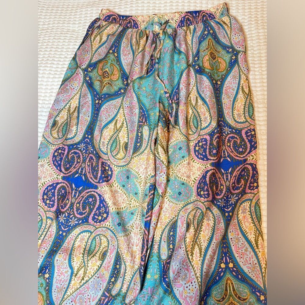 New Urban Daizy “The Madelyn" Blue Paisley Wide-leg Palazzo Pants - Picture 5 of 10